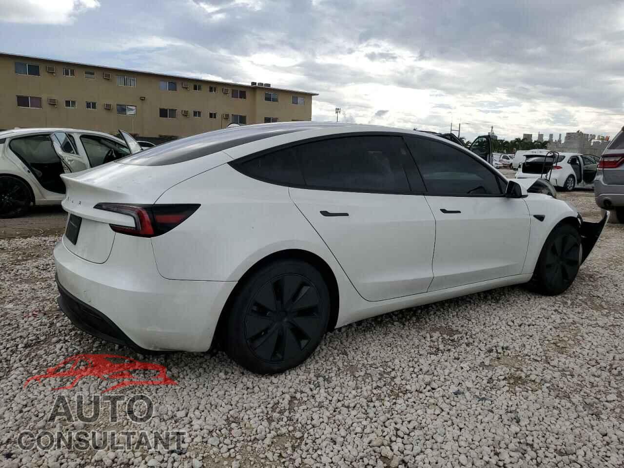 TESLA MODEL 3 2024 - 5YJ3E1EA3RF728612