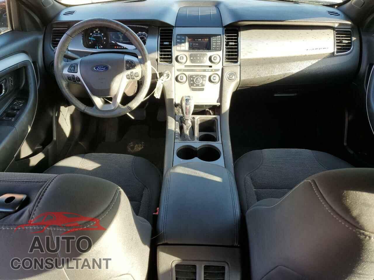 FORD TAURUS 2018 - 1FAHP2E89JG123318