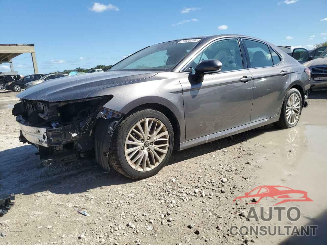 TOYOTA CAMRY 2018 - 4T1B11HK0JU158510