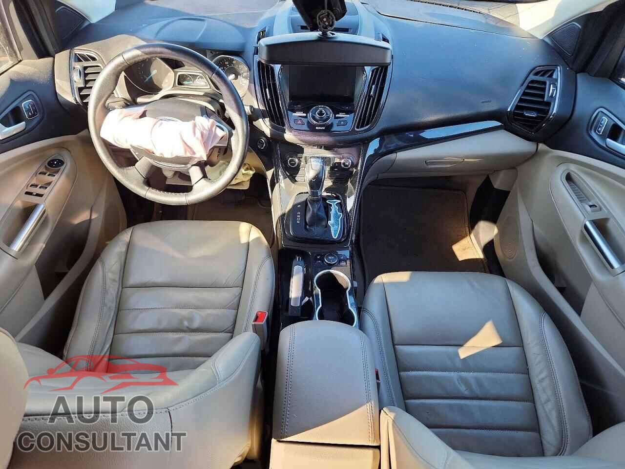 FORD ESCAPE 2016 - 1FMCU9J98GUC04207