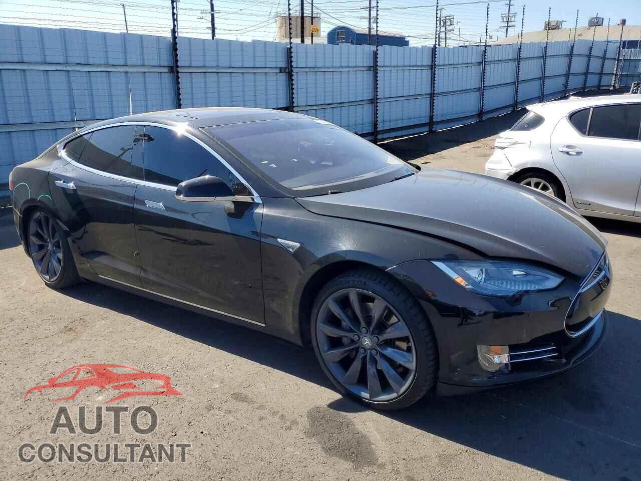 TESLA MODEL S 2013 - 5YJSA1CN9DFP27647