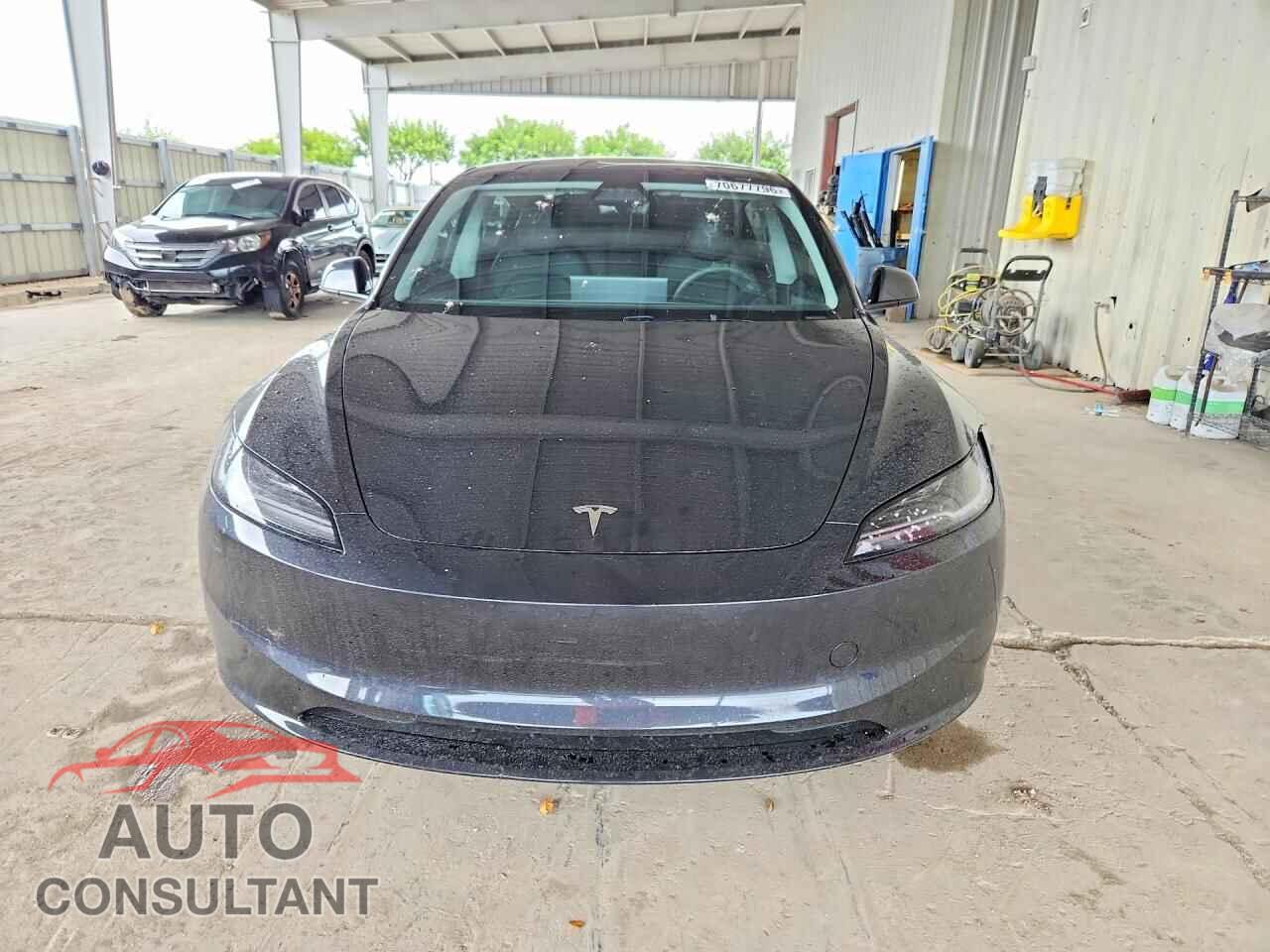 TESLA MODEL 3 2024 - 5YJ3E1EA4RF826810