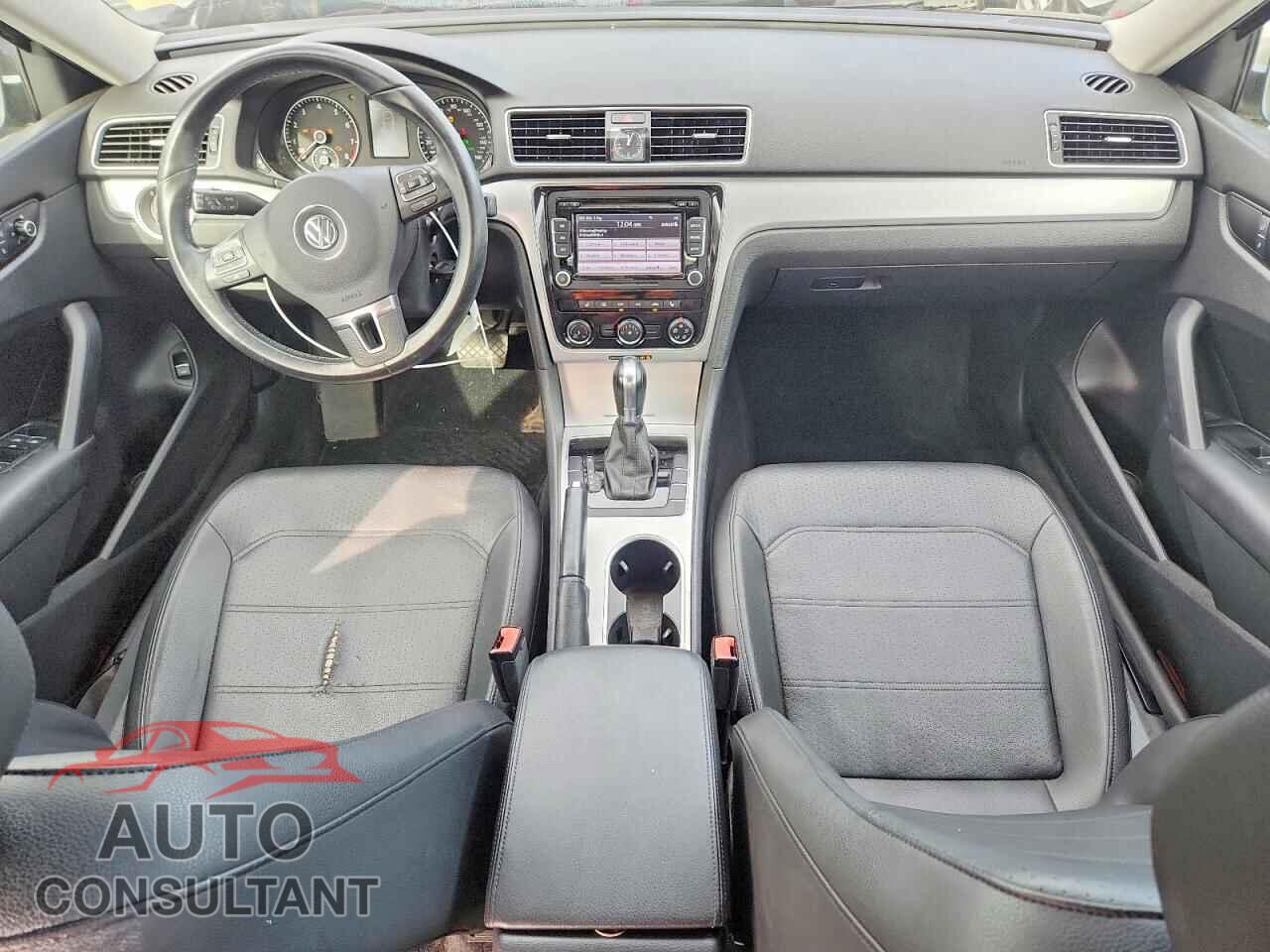 VOLKSWAGEN PASSAT 2013 - 1VWBP7A36DC071064