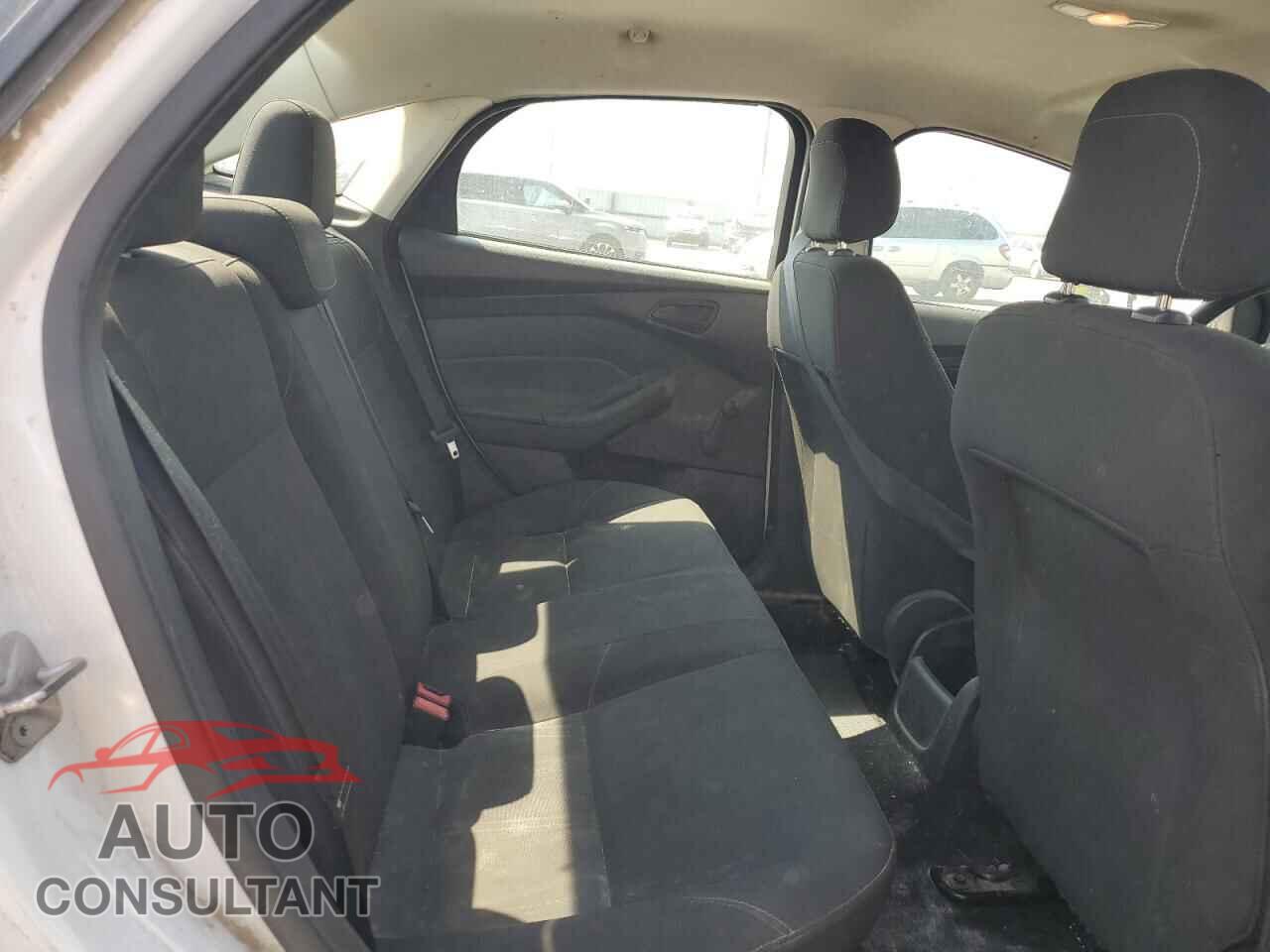 FORD FOCUS 2015 - 1FADP3E26FL342123