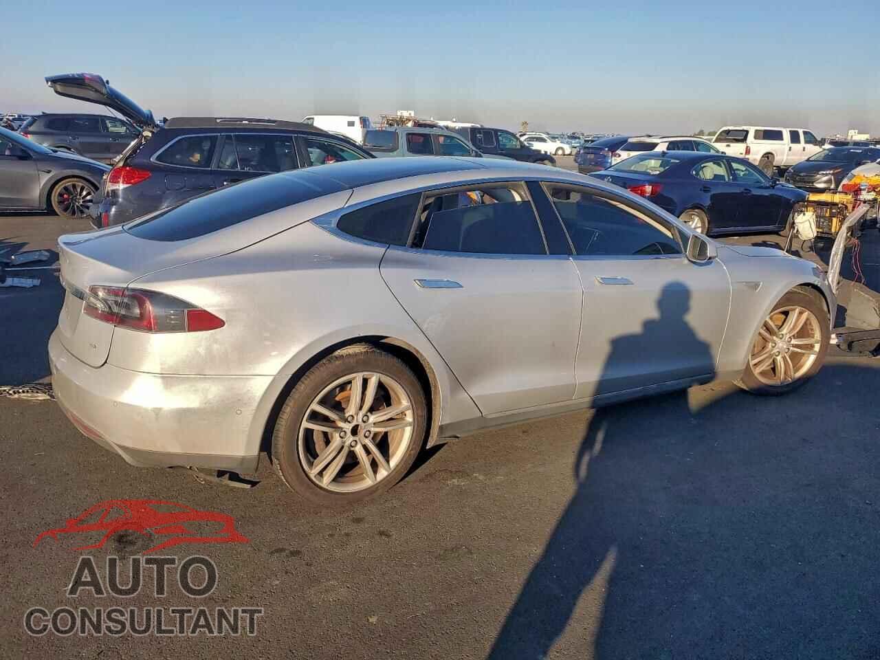 TESLA MODEL S 2015 - 5YJSA1H12FF083028