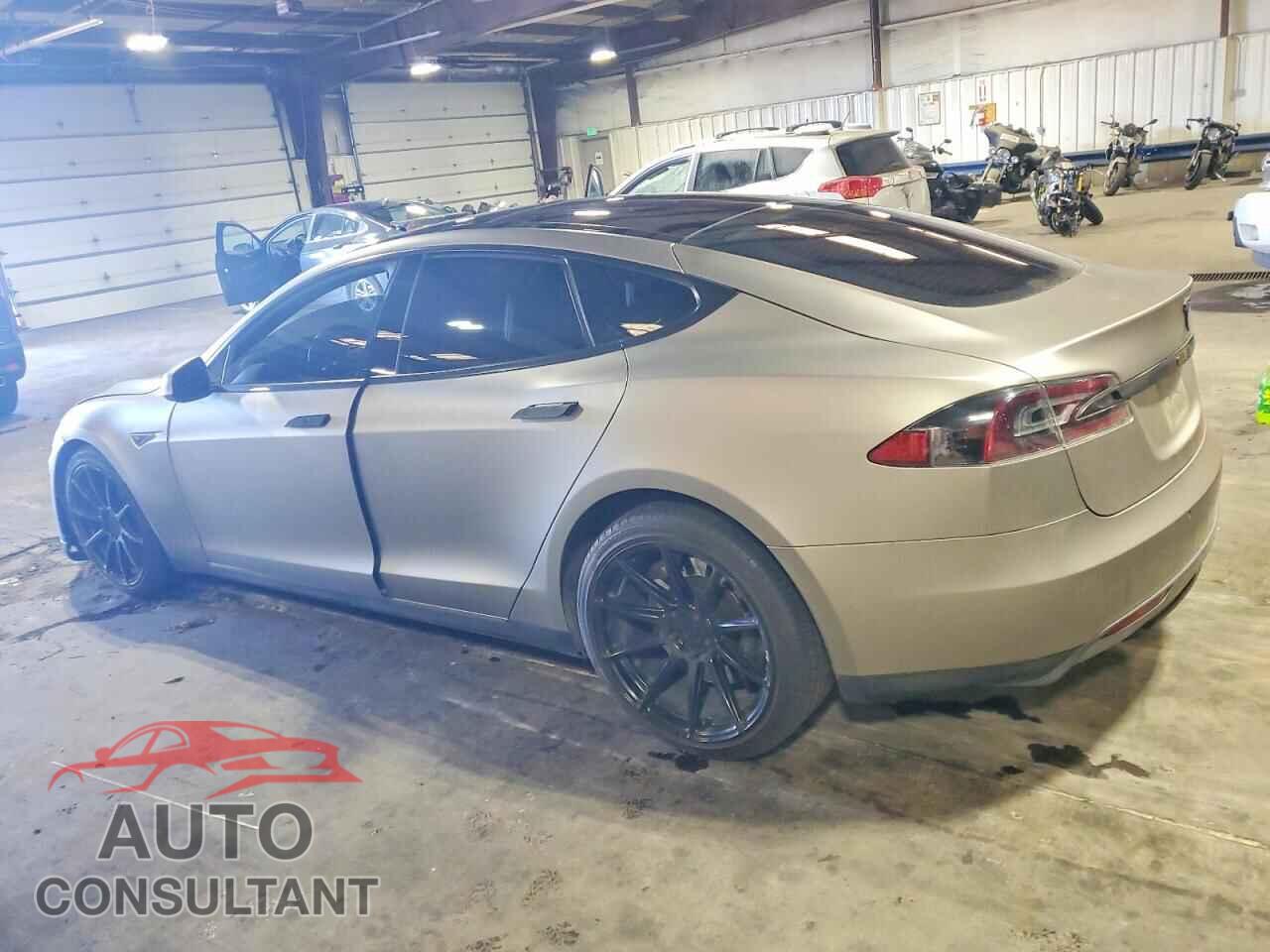 TESLA MODEL S 2015 - 5YJSA1E24FF116589