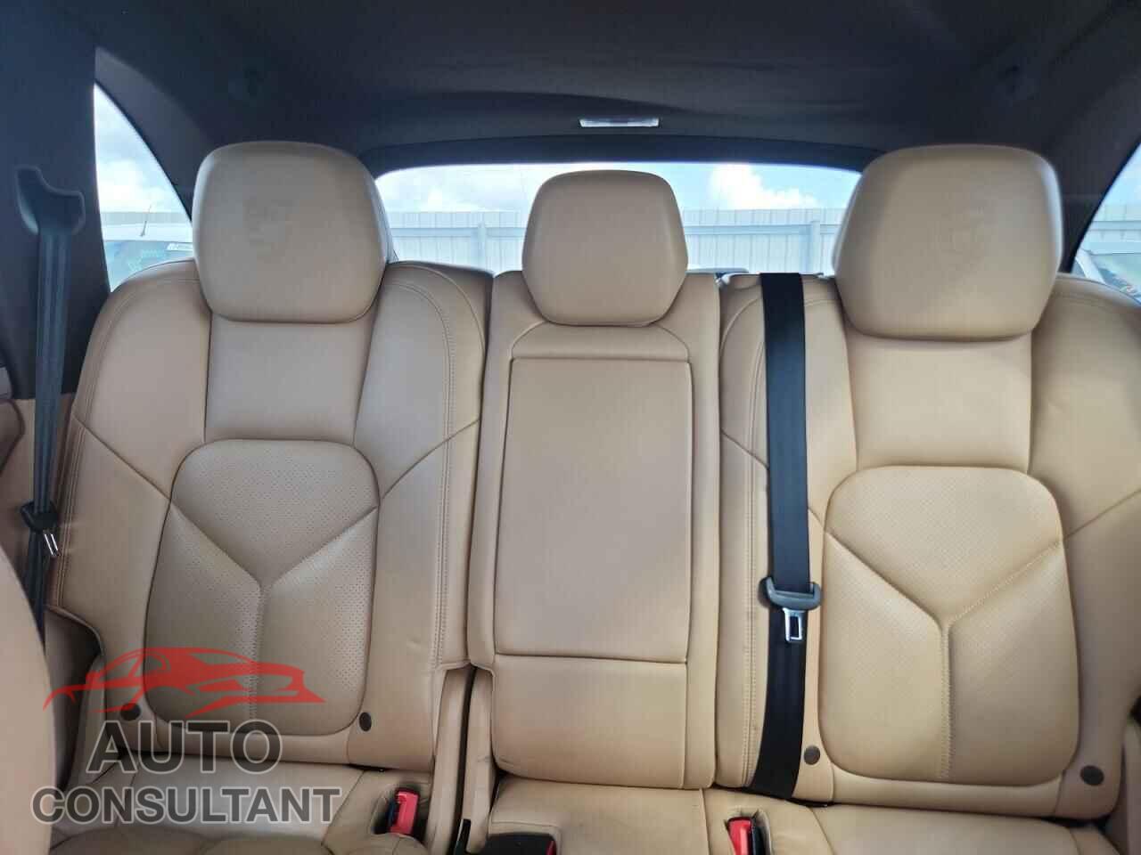 PORSCHE CAYENNE 2017 - WP1AA2A23HKA83838