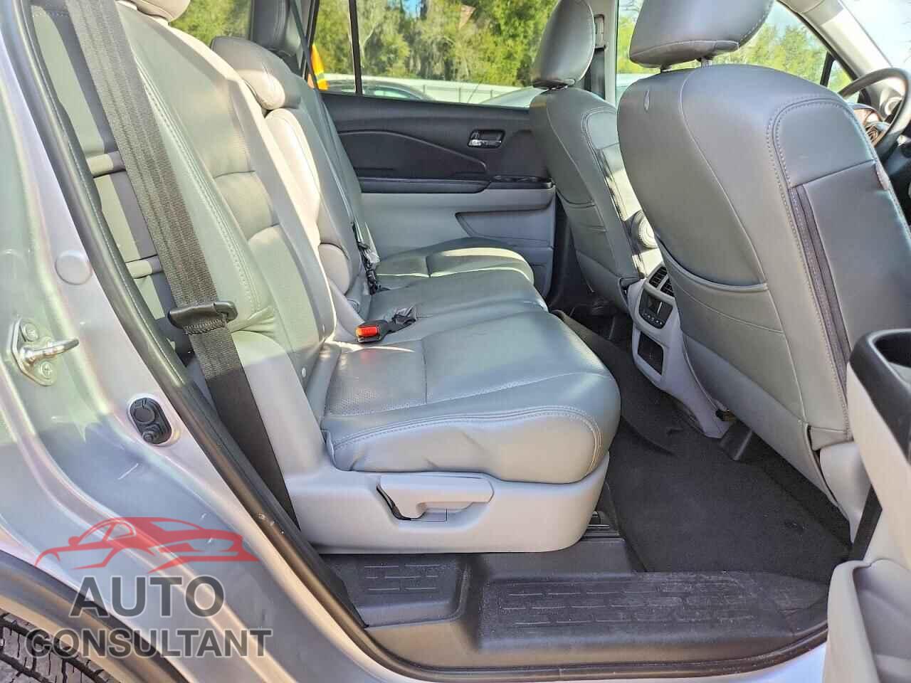HONDA PILOT 2017 - 5FNYF5H39HB043892