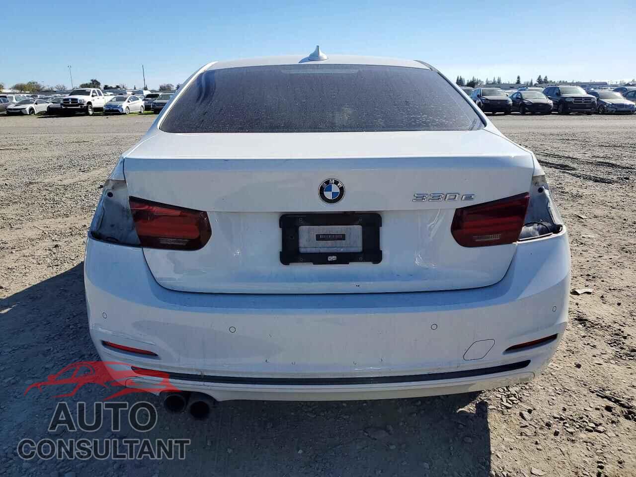 BMW 330E 2018 - WBA8E1C50JA758480