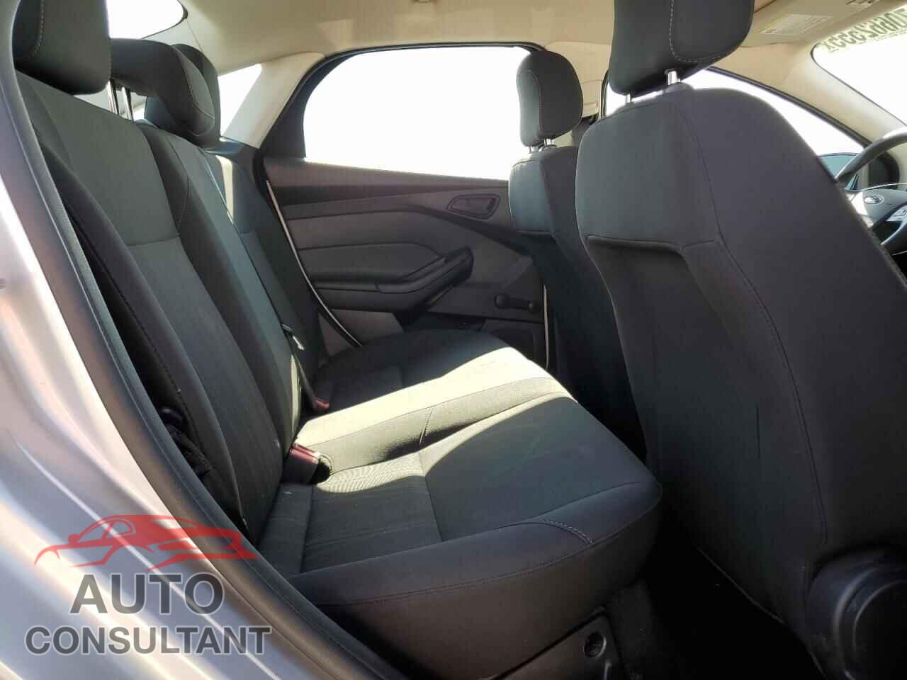 FORD FOCUS 2015 - 1FADP3E26FL357558