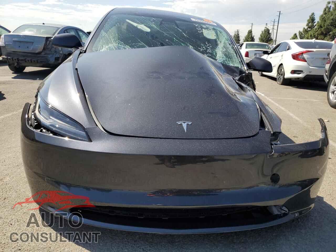 TESLA MODEL 3 2025 - 5YJ3E1EA5SF048376