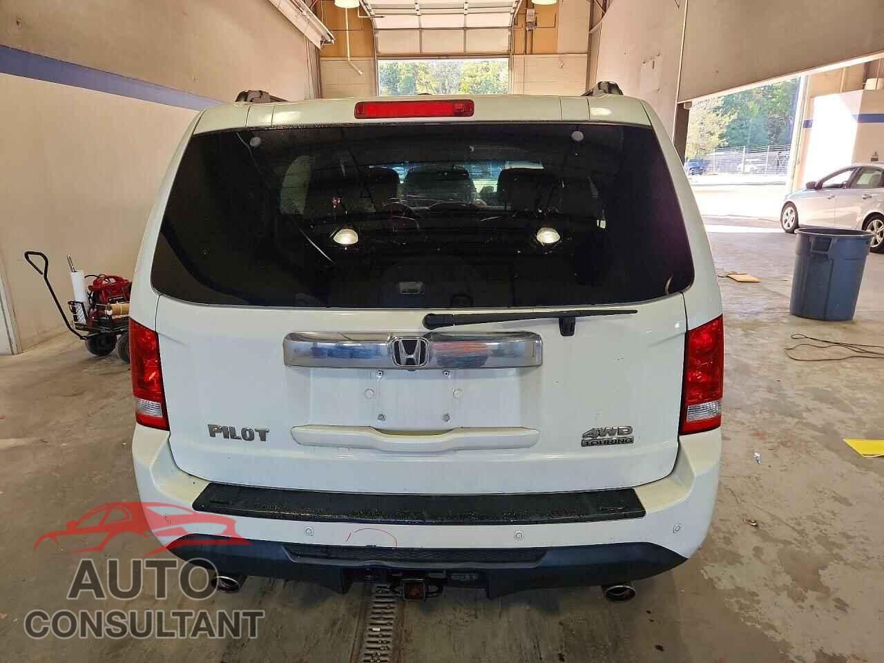 HONDA PILOT 2015 - 5FNYF4H9XFB072023