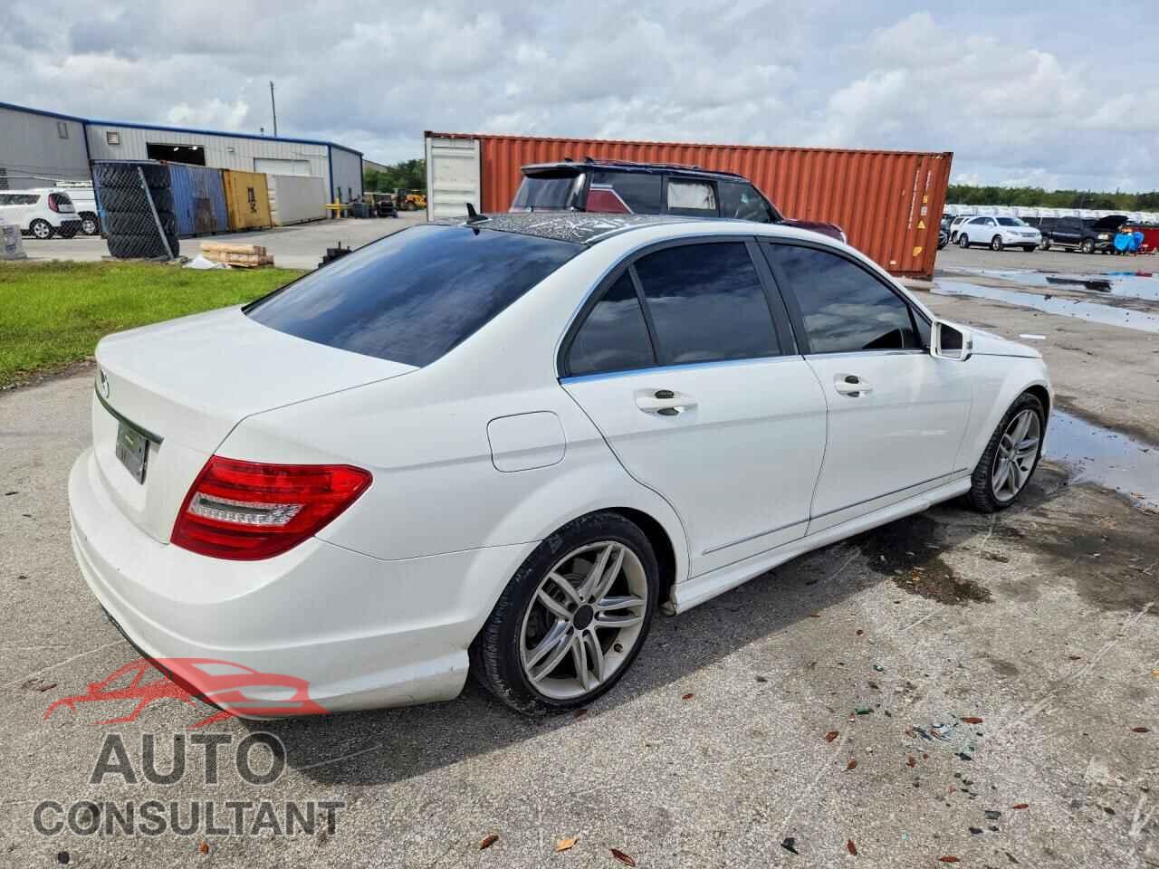 MERCEDES-BENZ C-CLASS 2013 - WDDGF4HB0DA862537