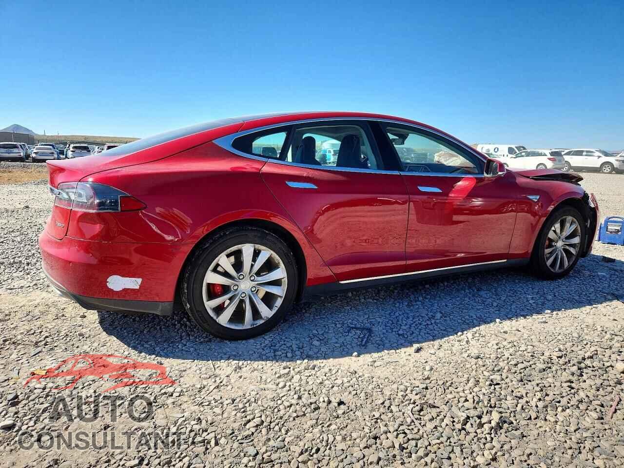 TESLA MODEL S 2015 - 5YJSA1E47FF118855