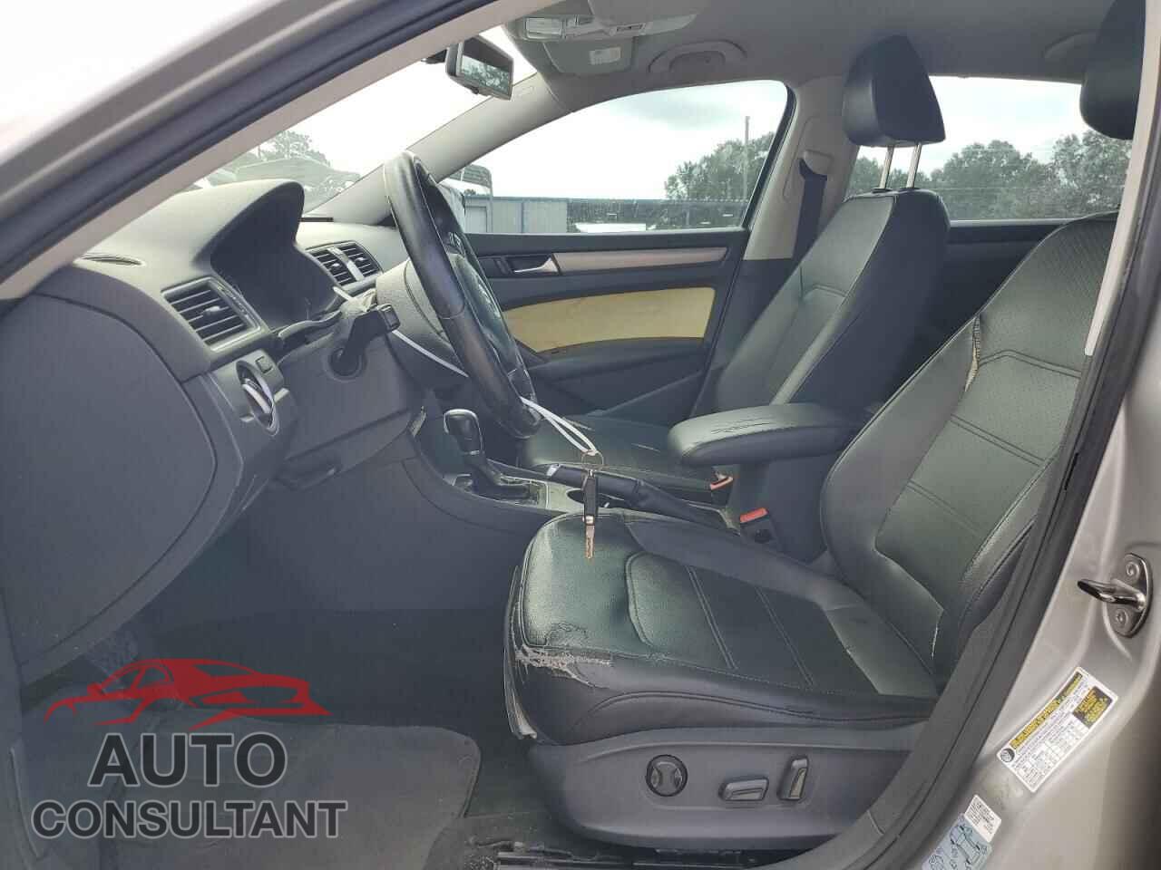 VOLKSWAGEN PASSAT 2014 - 1VWBP7A32EC006410