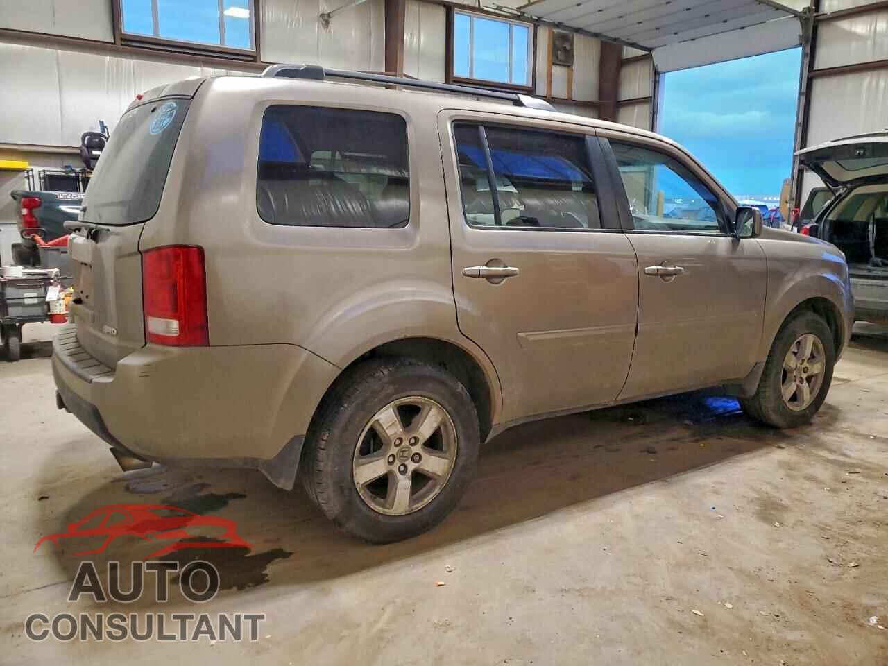 HONDA PILOT 2011 - 5FNYF4H58BB501022