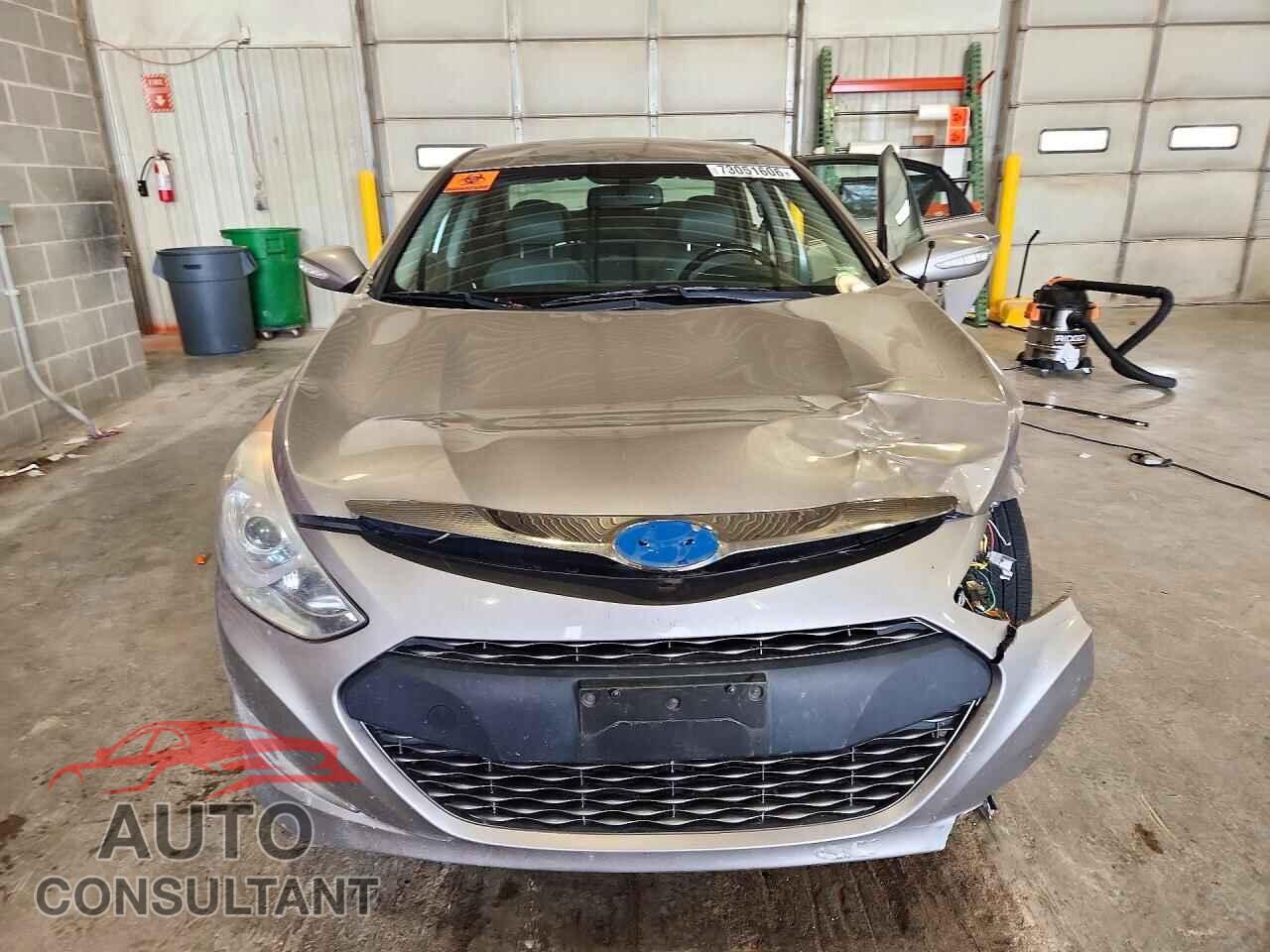 HYUNDAI SONATA 2012 - KMHEC4A48CA036180