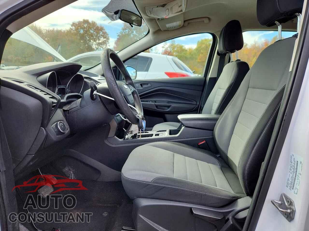 FORD ESCAPE 2017 - 1FMCU0F75HUC83193