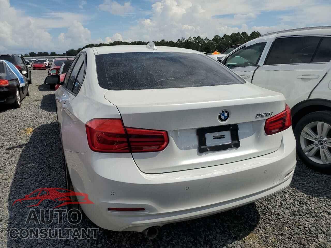 BMW 3 SERIES 2016 - WBA8E1G50GNU10206