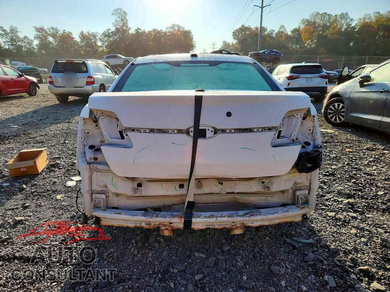 FORD TAURUS 2017 - 1FAHP2L81HG103349