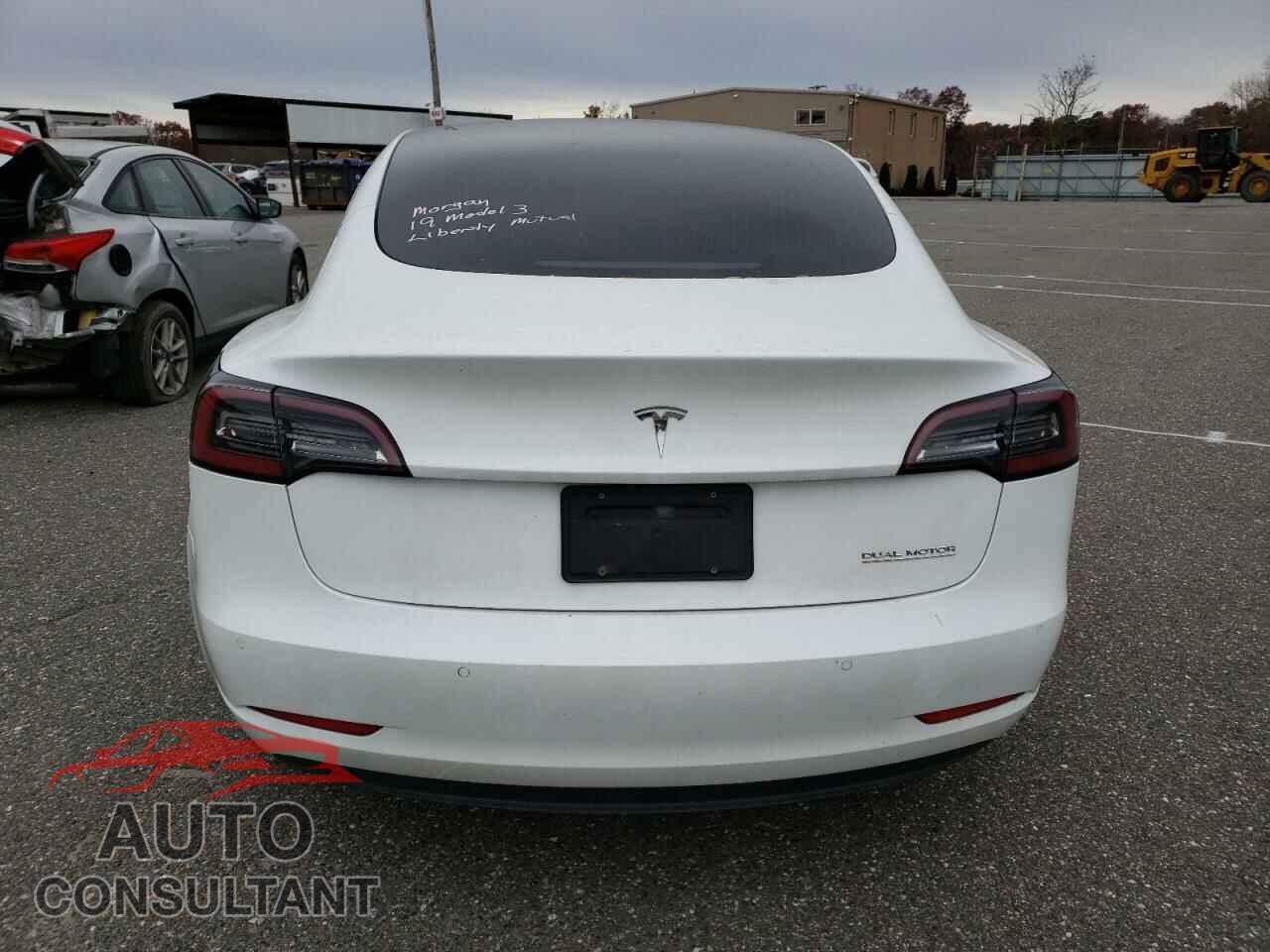 TESLA MODEL 3 2019 - 5YJ3E1EB3KF433251