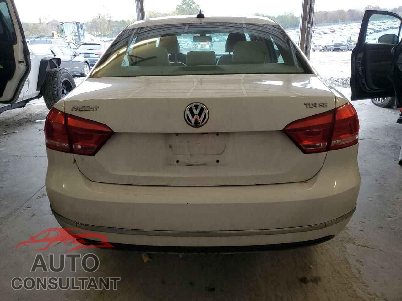 VOLKSWAGEN PASSAT 2015 - 1VWBV7A33FC065277
