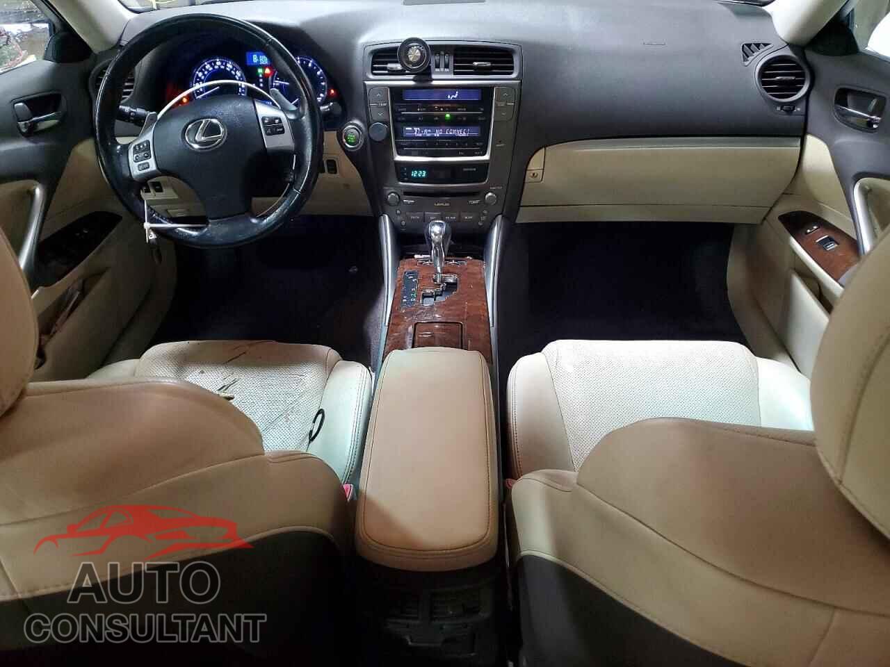 LEXUS IS 2011 - JTHCF5C20B5047281
