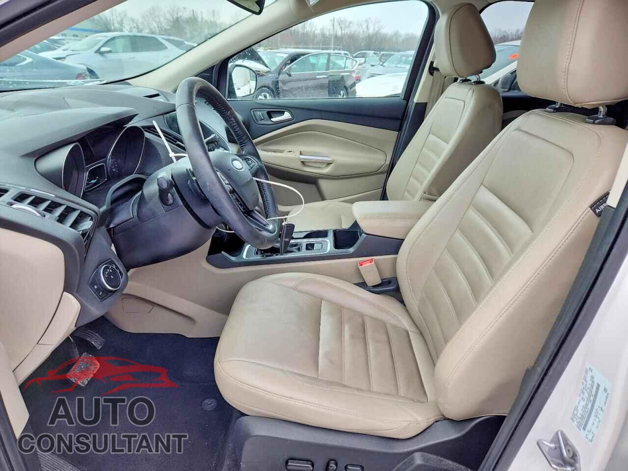 FORD ESCAPE 2017 - 1FMCU0JD8HUC25415