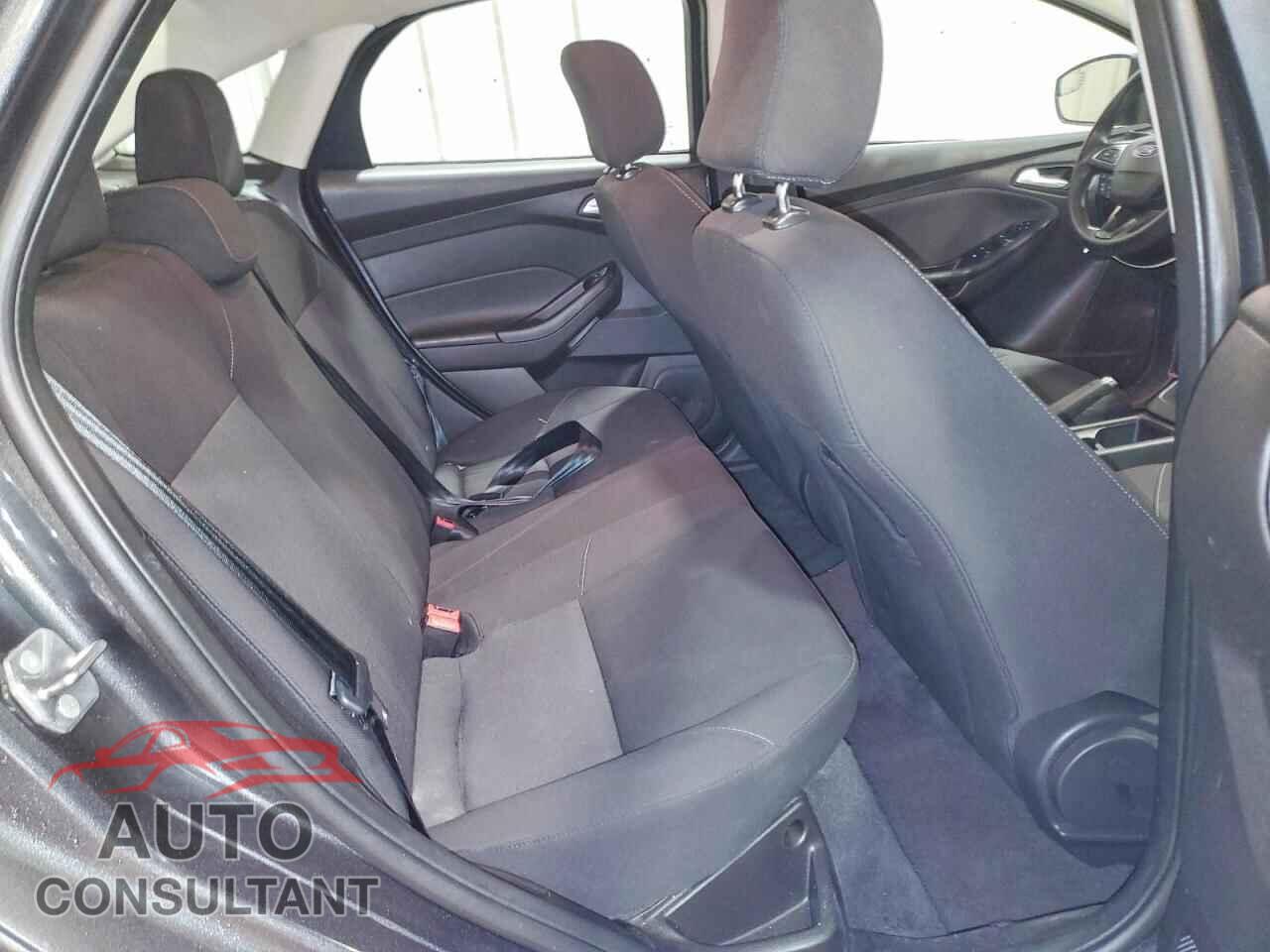 FORD FOCUS 2017 - 1FADP3F20HL217037