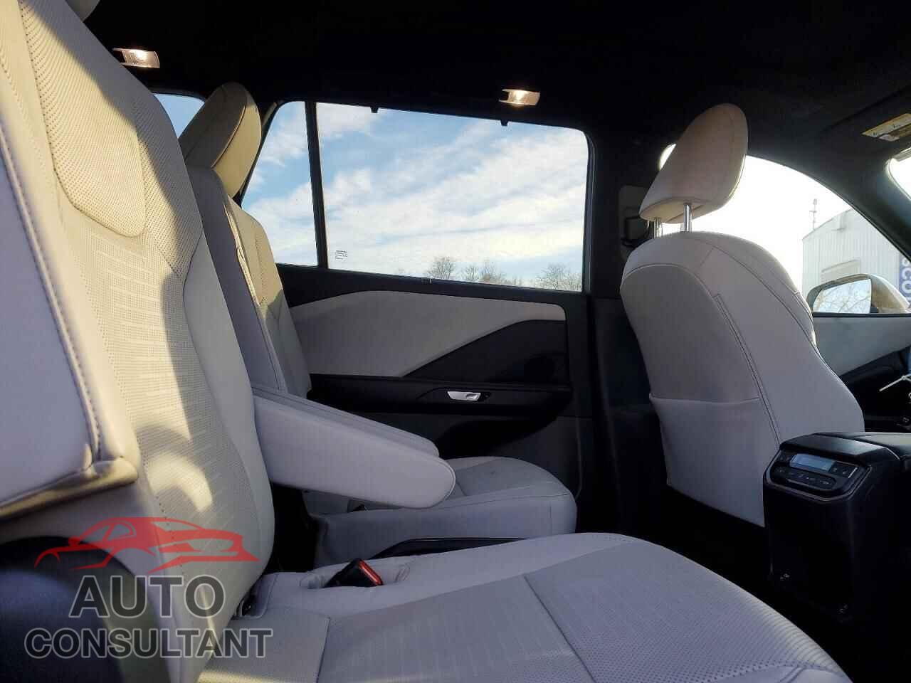LEXUS UNKNOWN 2025 - 5TDAAAB6XSS028106