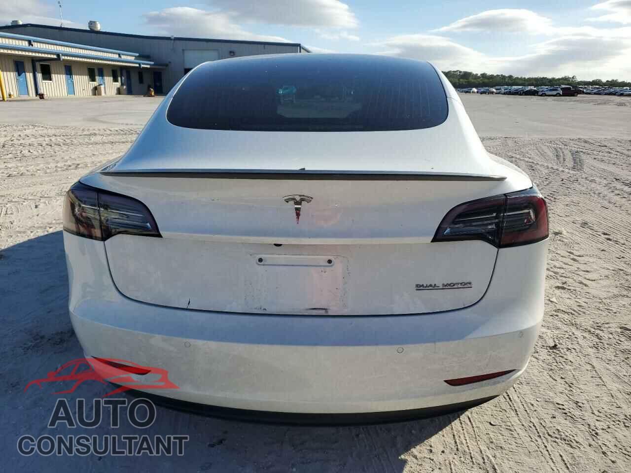 TESLA MODEL 3 2018 - 5YJ3E1EB8JF055779