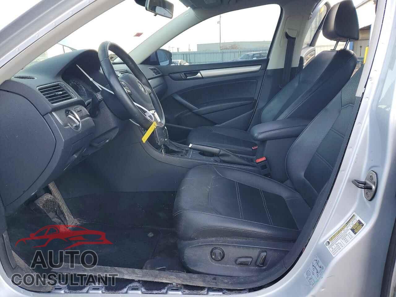 VOLKSWAGEN PASSAT 2014 - 1VWAP7A32EC005401
