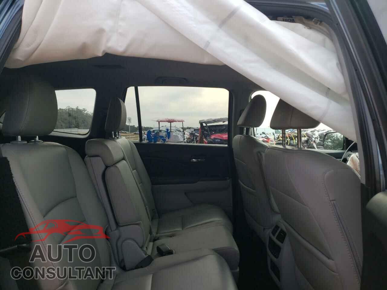 HONDA PILOT 2018 - 5FNYF5H50JB007614