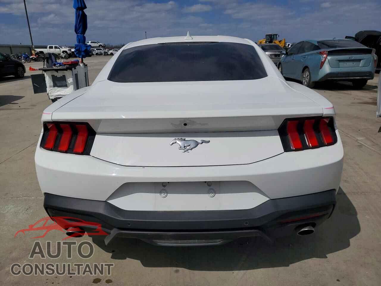 FORD MUSTANG 2024 - 1FA6P8TH2R5123200