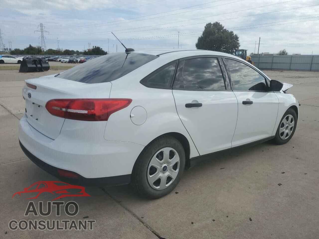 FORD FOCUS 2018 - 1FADP3E27JL204552