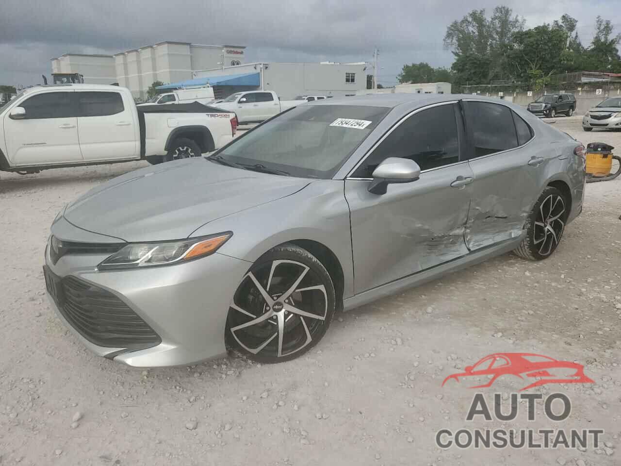 TOYOTA CAMRY 2018 - 4T1B11HK0JU615199