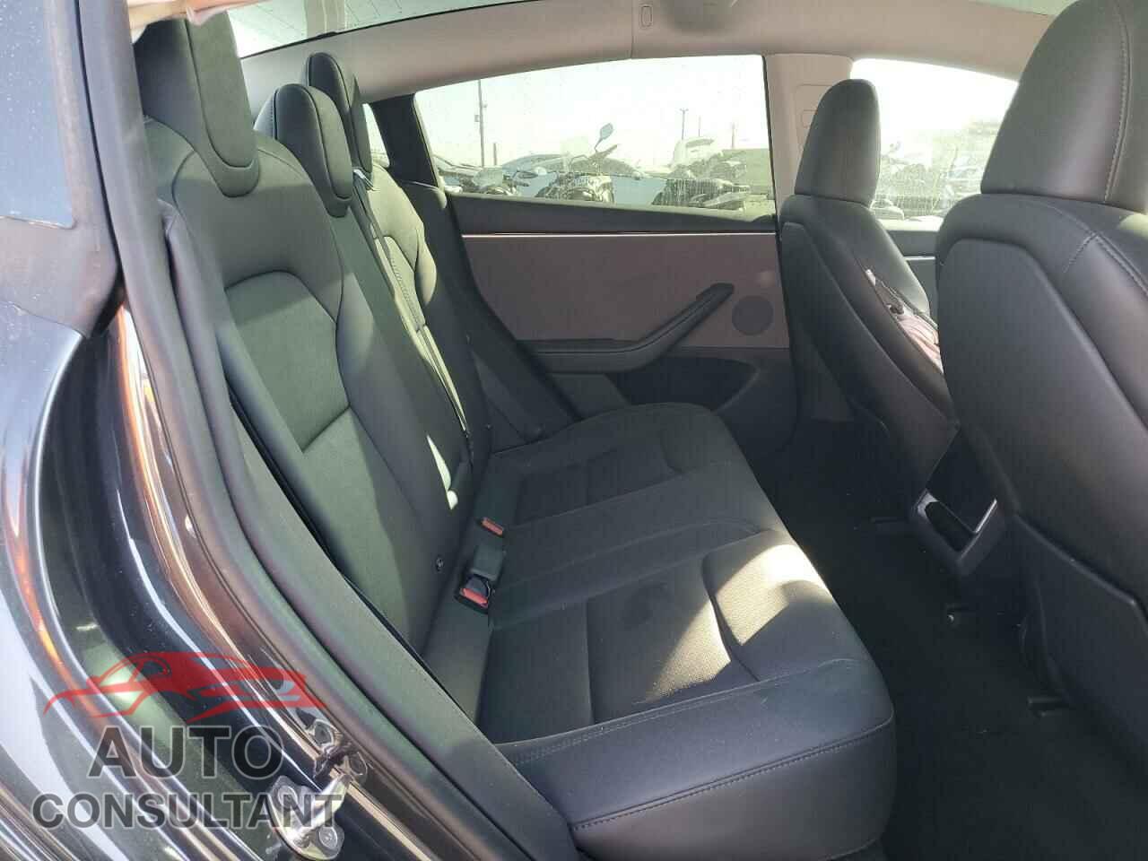 TESLA MODEL 3 2024 - 5YJ3E1EA2RF728309
