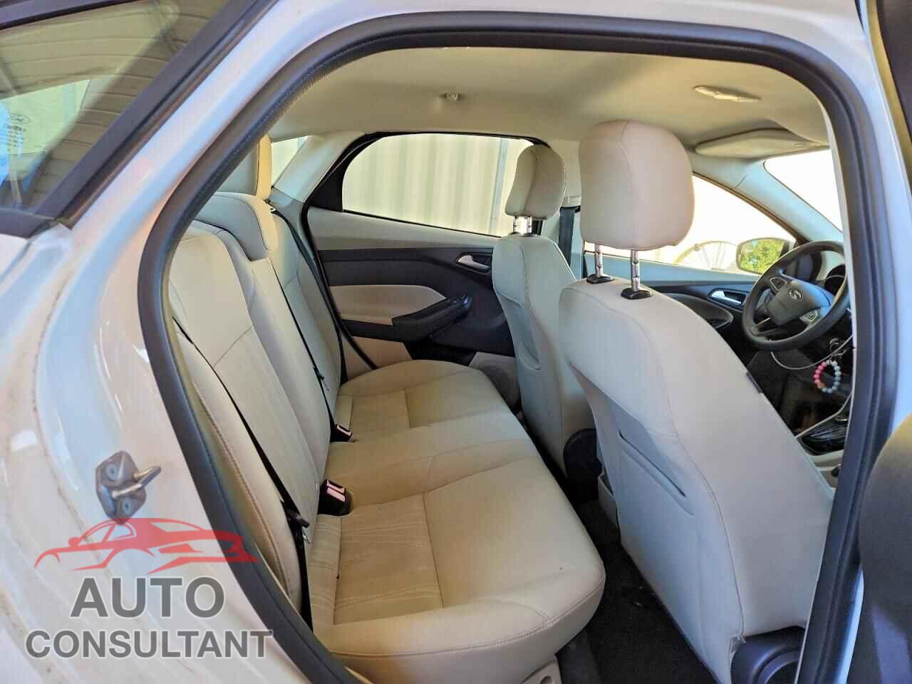 FORD FOCUS 2015 - 1FADP3F29FL329624