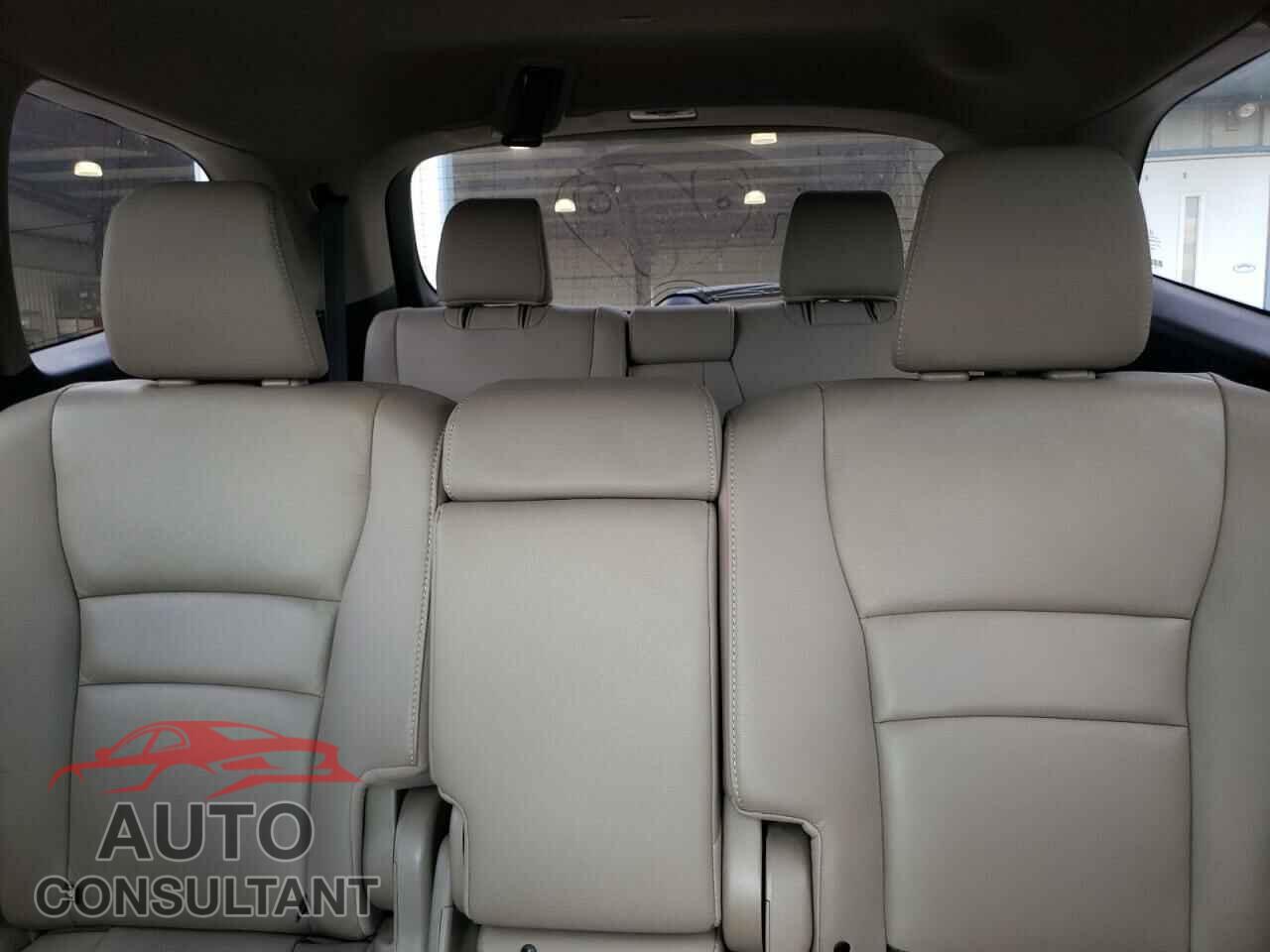 HONDA PILOT 2017 - 5FNYF6H55HB044402