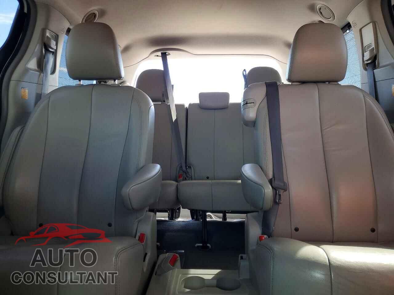 TOYOTA SIENNA 2011 - 5TDYK3DC1BS071002