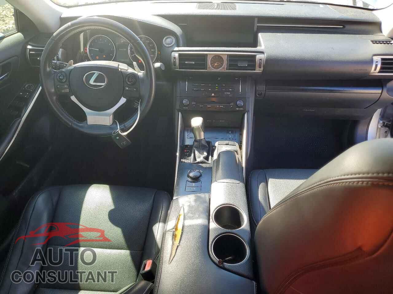 LEXUS IS 2014 - JTHCF1D23E5002024