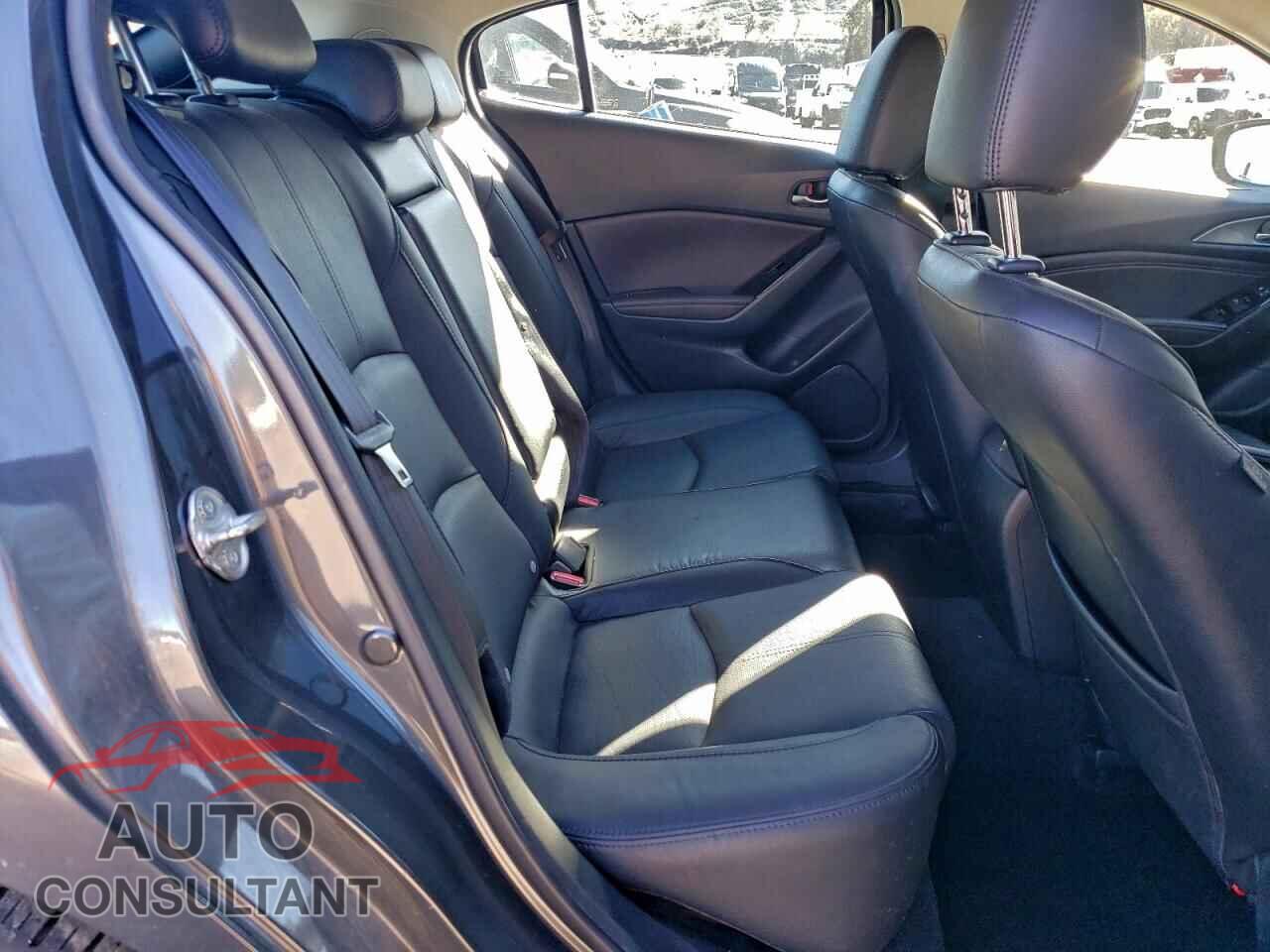 MAZDA 3 2018 - 3MZBN1M33JM276608