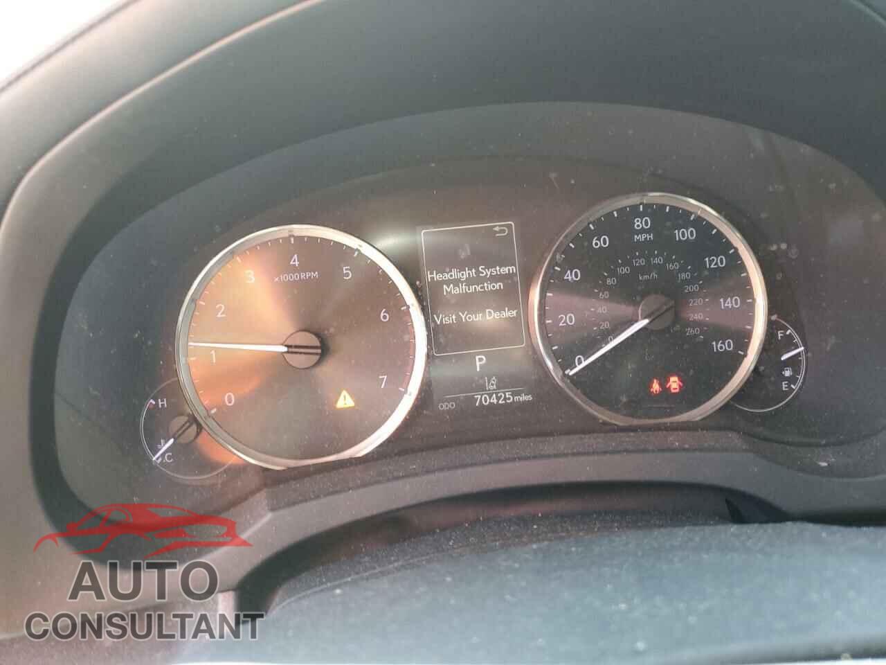 LEXUS IS 2018 - JTHBA1D20J5072567
