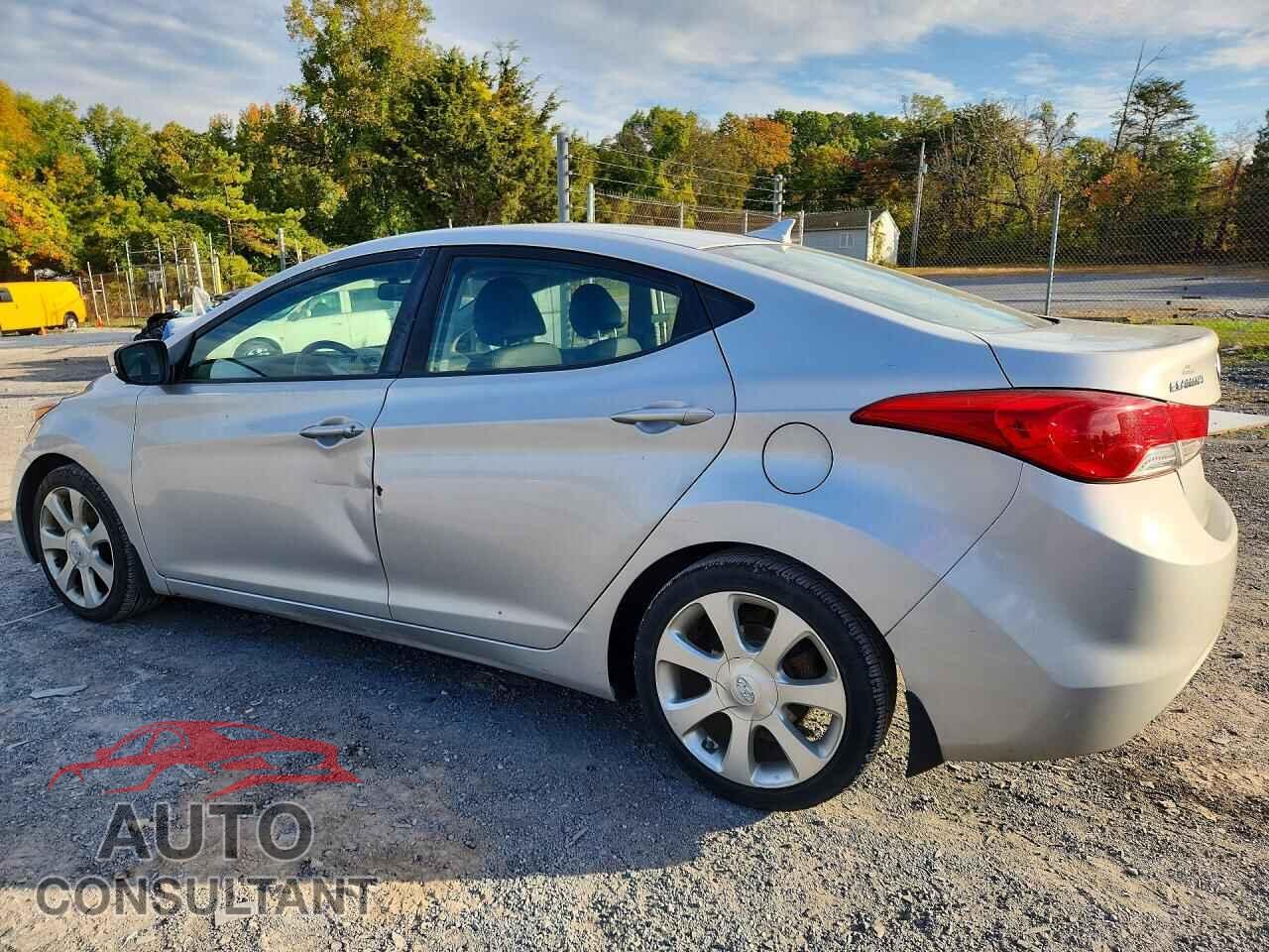 HYUNDAI ELANTRA 2013 - KMHDH4AE8DU757217