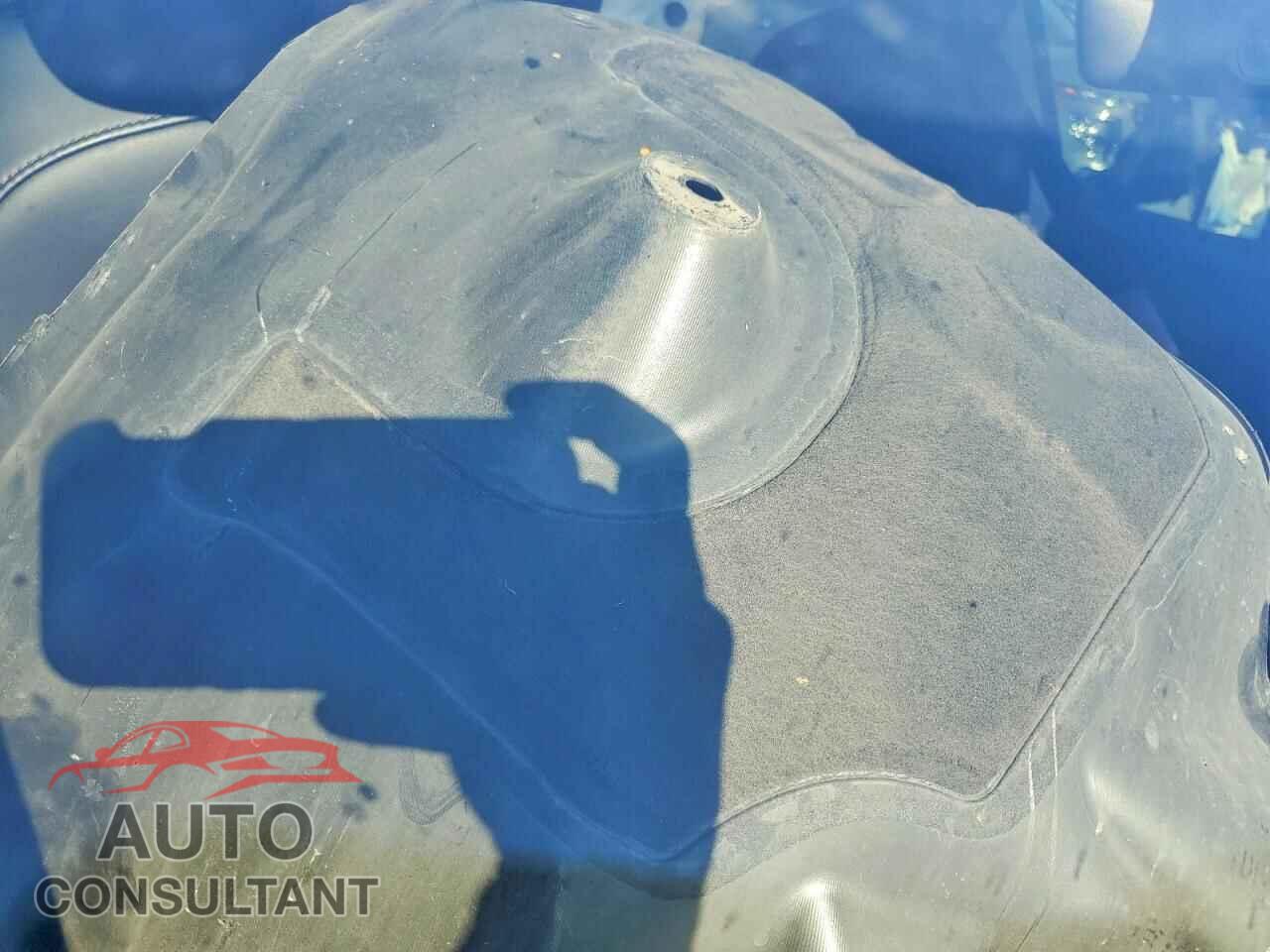 TESLA MODEL Y 2021 - 5YJYGDEEXMF090551