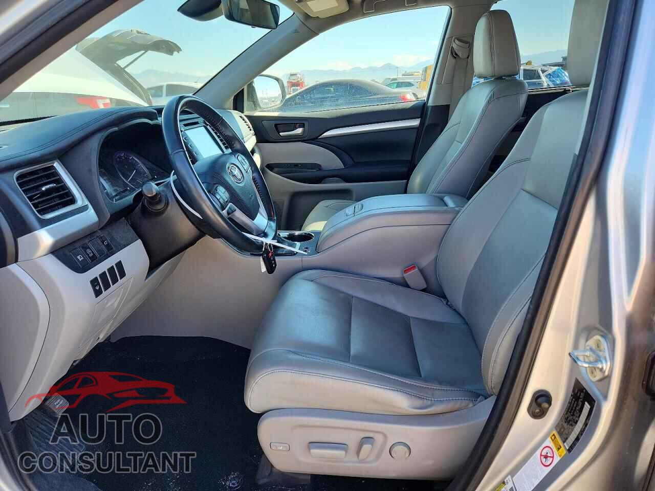 TOYOTA HIGHLANDER 2018 - 5TDJZRFH5JS529566