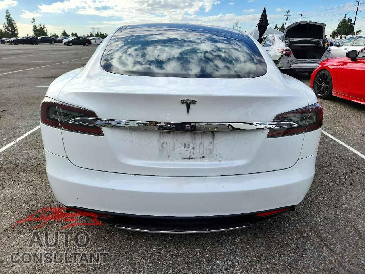 TESLA MODEL S 2013 - 5YJSA1CN8DFP04313