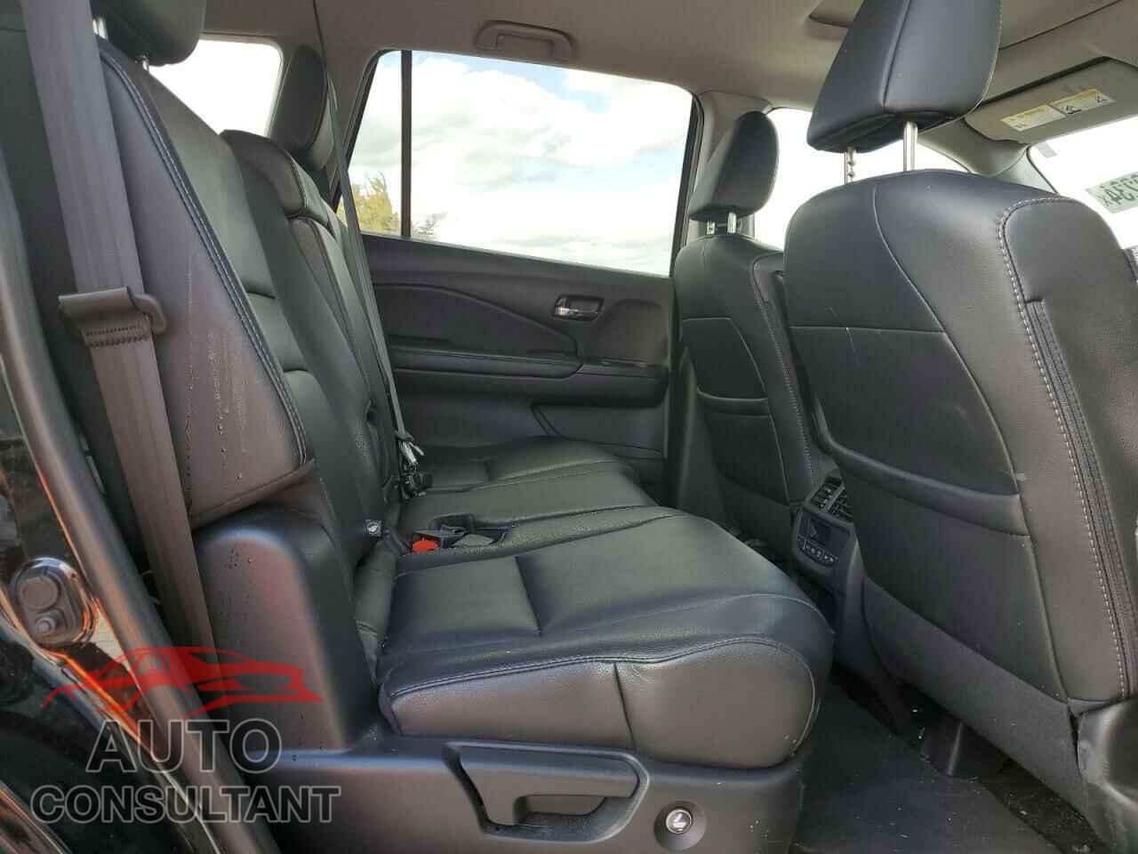 HONDA PILOT 2017 - 5FNYF5H52HB022755