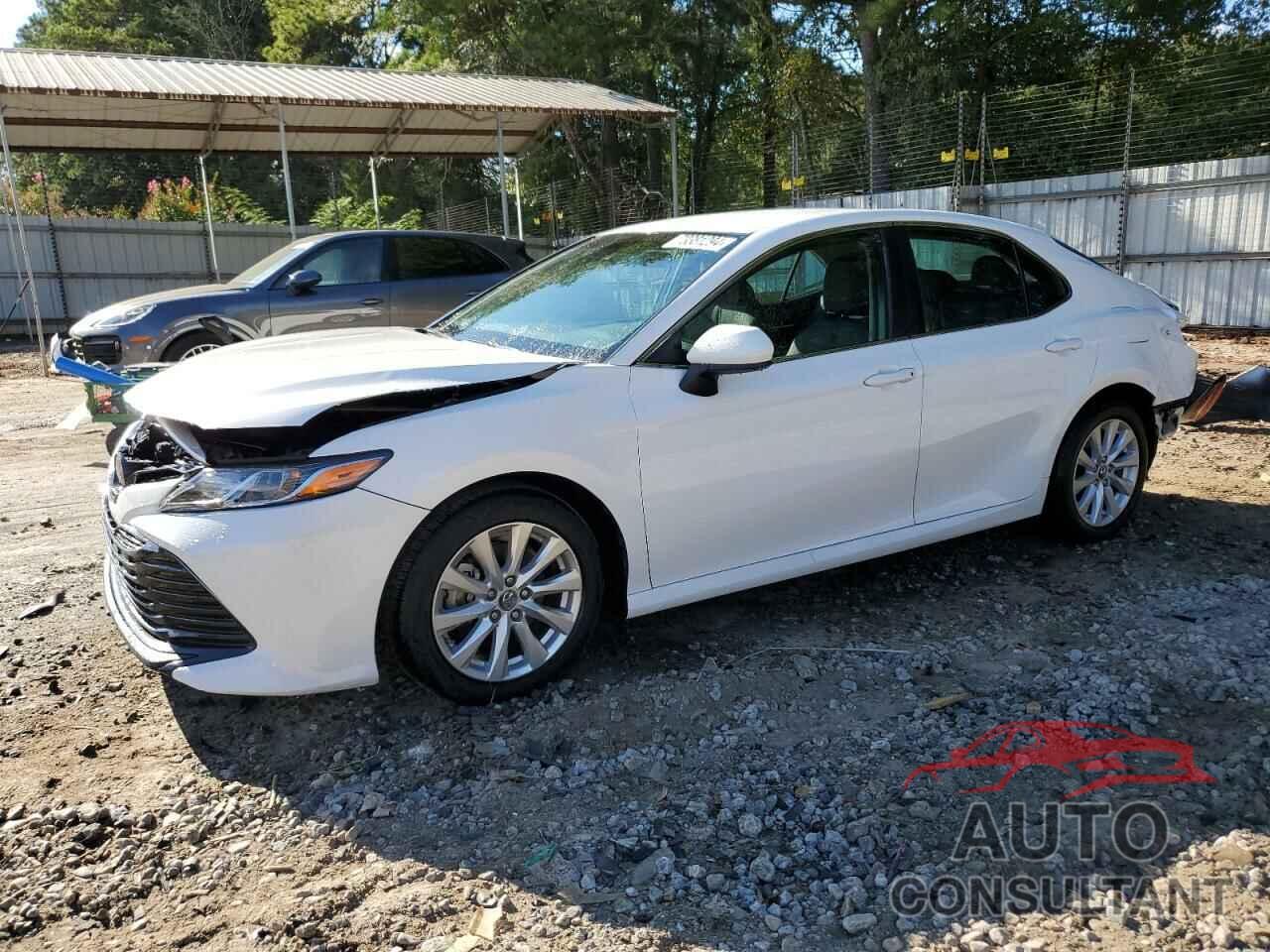 TOYOTA CAMRY 2018 - 4T1B11HK1JU564165