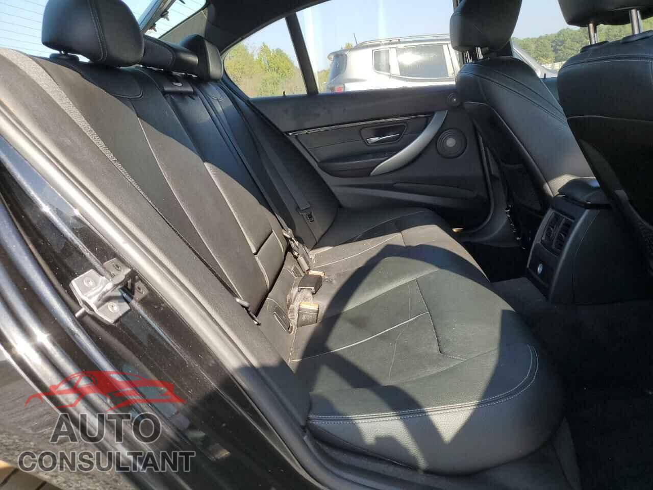 BMW 3 SERIES 2016 - WBA8B3G52GNT92036